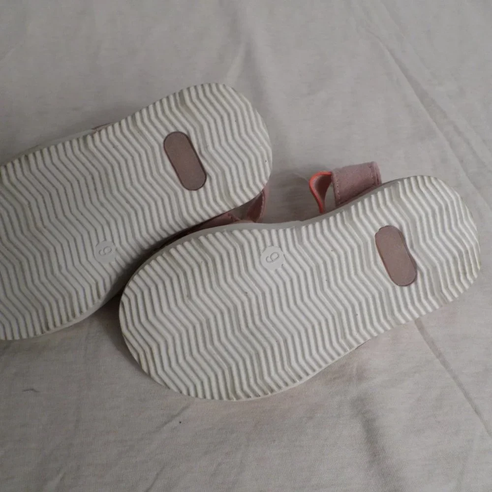 Old Navy Pink Strap Girls Sandals Velcro Strap Pink/White Size 6 (13.5)